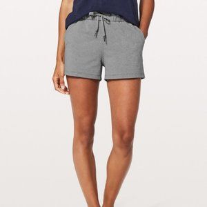 On The Fly Short Lululemon Size 6